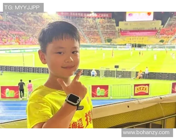儿子成为足球明星的球童经历让父亲感慨万千的成长故事
